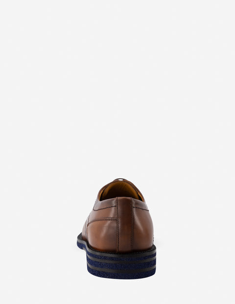 Blucher en piel napa color cuero con calado para hombre