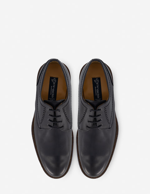 Blucher en piel napa color negro con calado para hombre