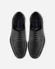 Blucher de piel color negro con suela de goma para hombre.