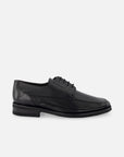 Blucher de piel color negro con suela de goma para hombre.