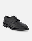 Blucher de piel color negro con suela de goma para hombre.