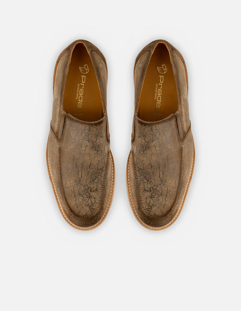 Mocasín en piel ante color beige con acabado metalizado para hombre