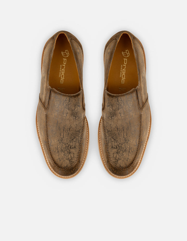 Mocasín en piel ante color beige con acabado metalizado para hombre