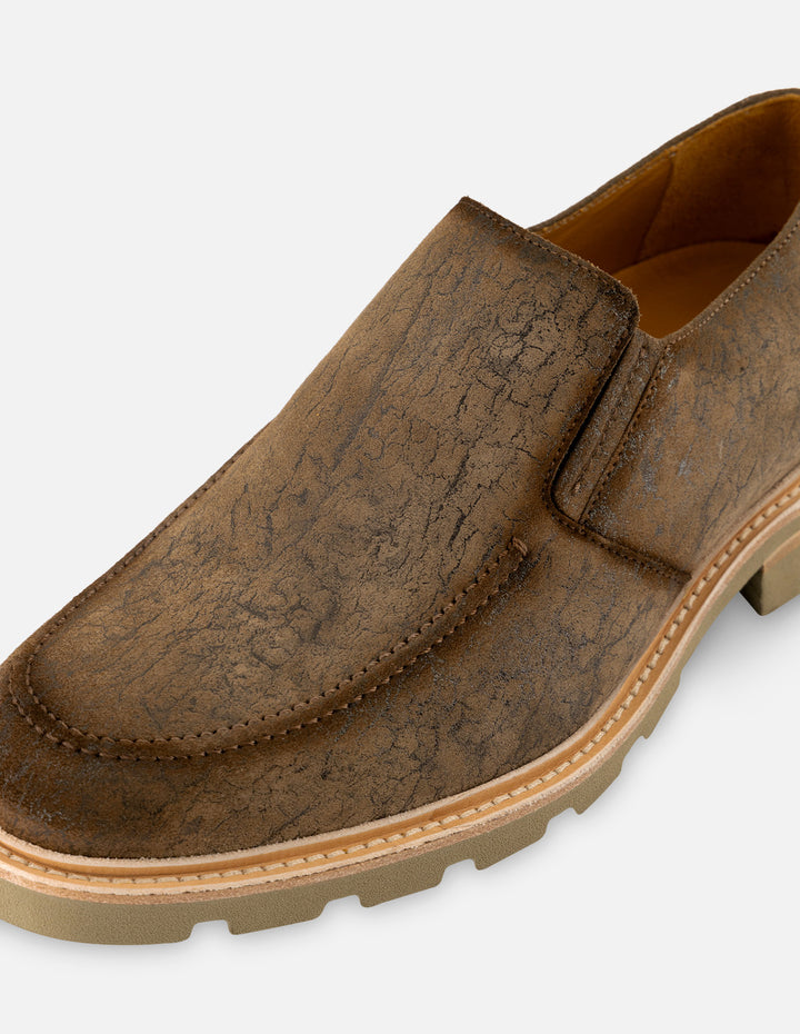 Mocasín en piel ante color beige con acabado metalizado para hombre