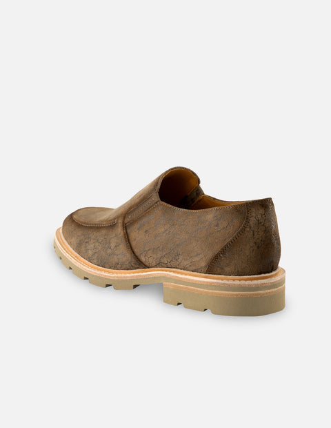 Mocasín en piel ante color beige con acabado metalizado para hombre