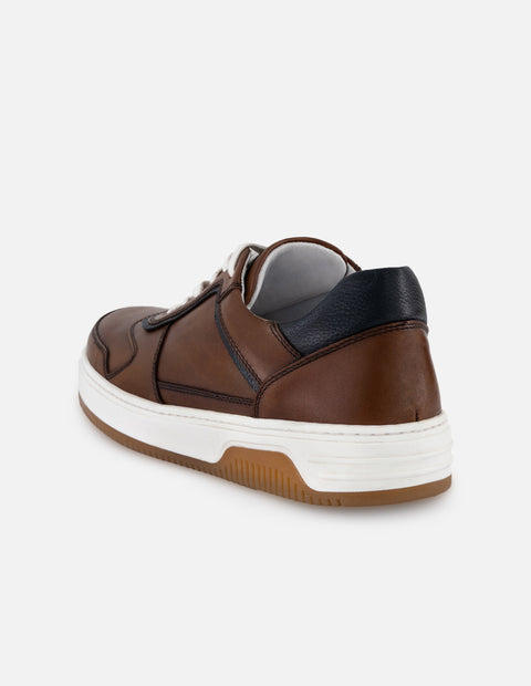 Tenis color café en piel para hombre
