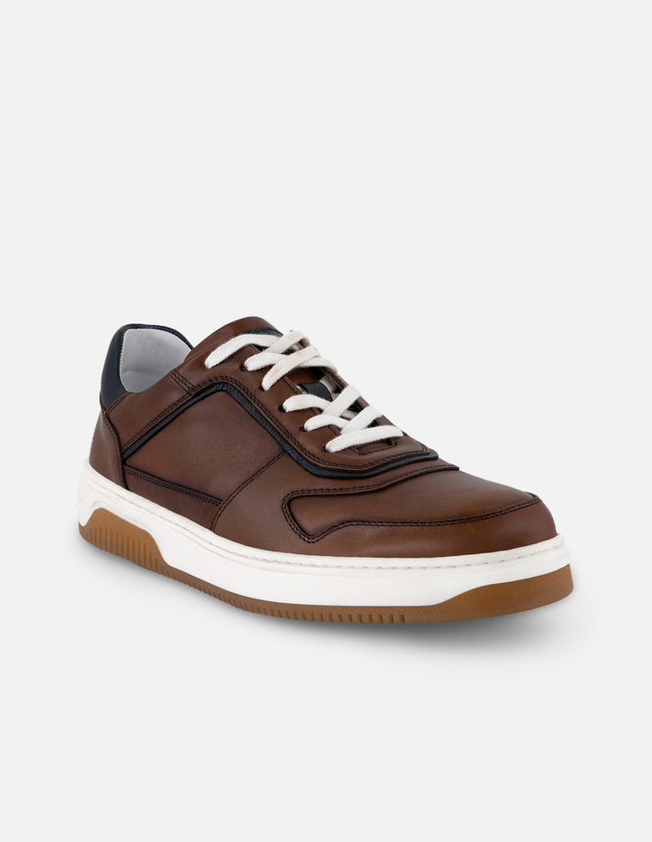 Tenis color café en piel para hombre