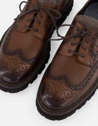 Zapato Blucher café piel bombeada para hombre con detalle textil