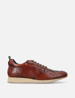 Tenis con picado en piel color caoba