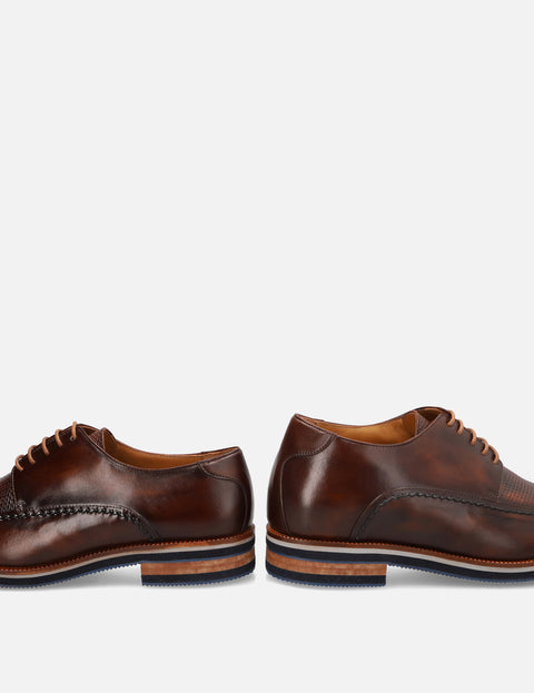 Blucher con bordón en piel grabada color cuero