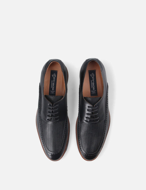 Blucher con bordón en piel grabada color negro