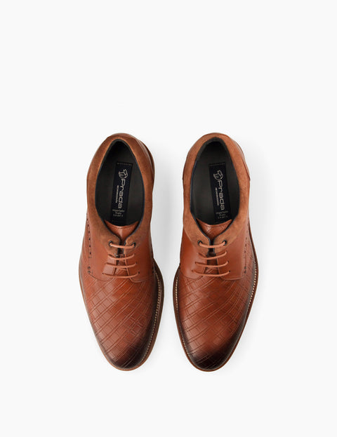 Blucher en piel con grabado mosaico color cuero