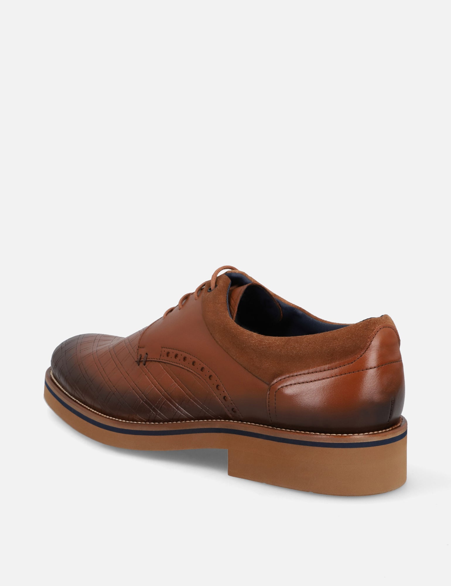 Blucher en piel con grabado mosaico color cuero