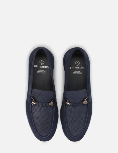 Mocasín en ante con hebilla náutica color marino