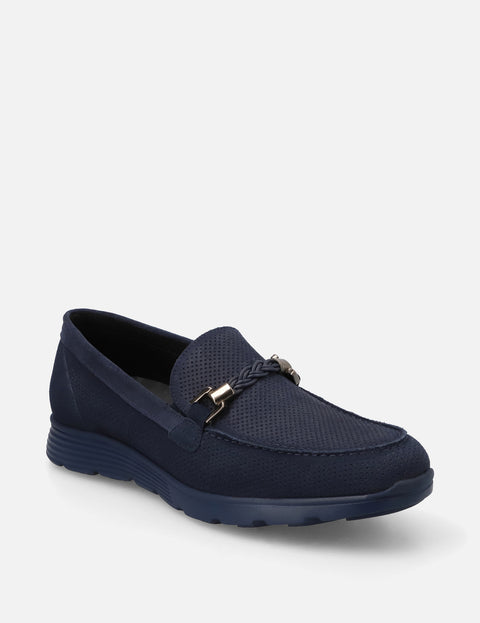 Mocasín en ante con hebilla náutica color marino