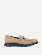 Mocasín en ante con hebilla náutica color beige