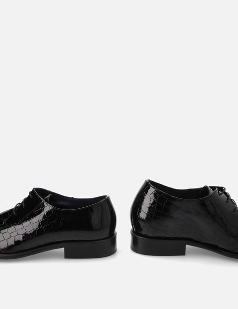 Blucher en charol con grabado coco color negro