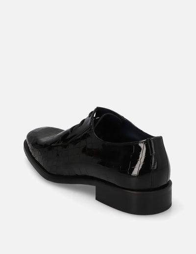 Blucher en charol con grabado coco color negro