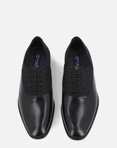 Zapato oxford negro grabado para hombre