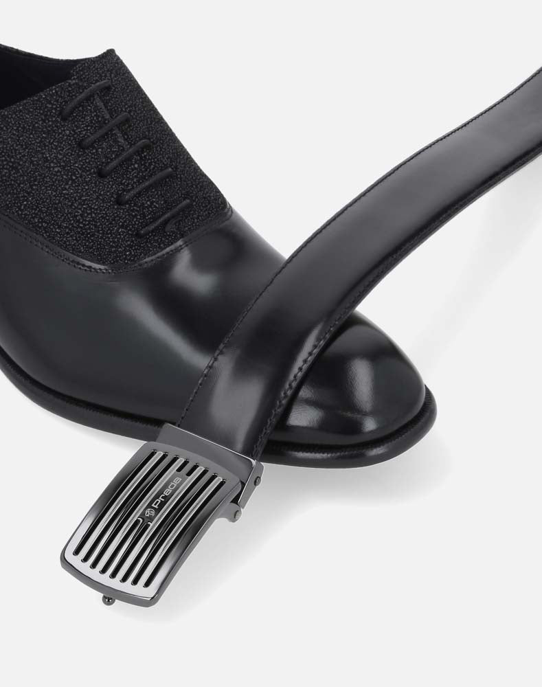 Zapato oxford negro grabado para hombre