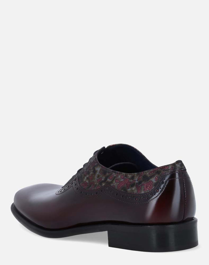 Zapato oxford vino animal print para hombre