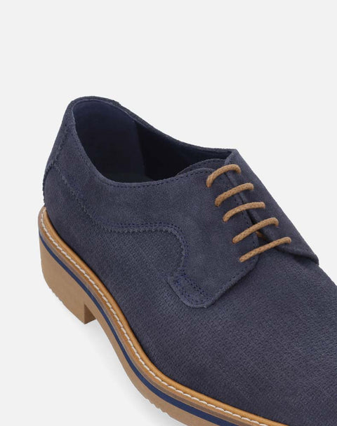 Blucher color azul con agujetas en contraste