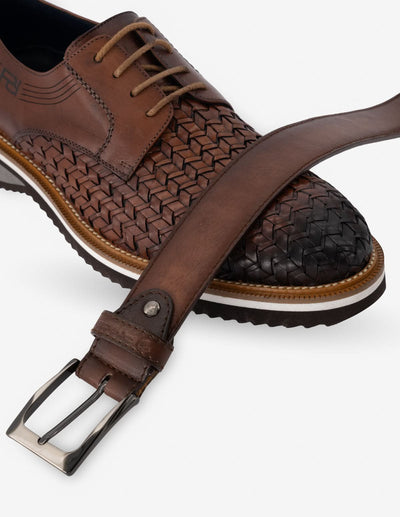 Cinturón en piel trenzada color caoba para hombre