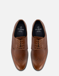 Zapato Blucher en piel color cuero con picado para hombre