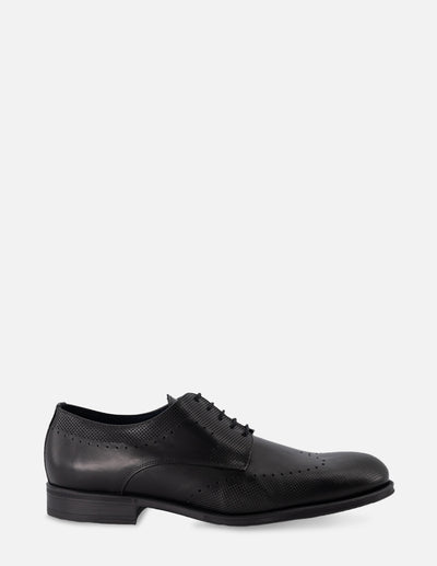 Zapato Blucher en piel color negro con picado para hombre