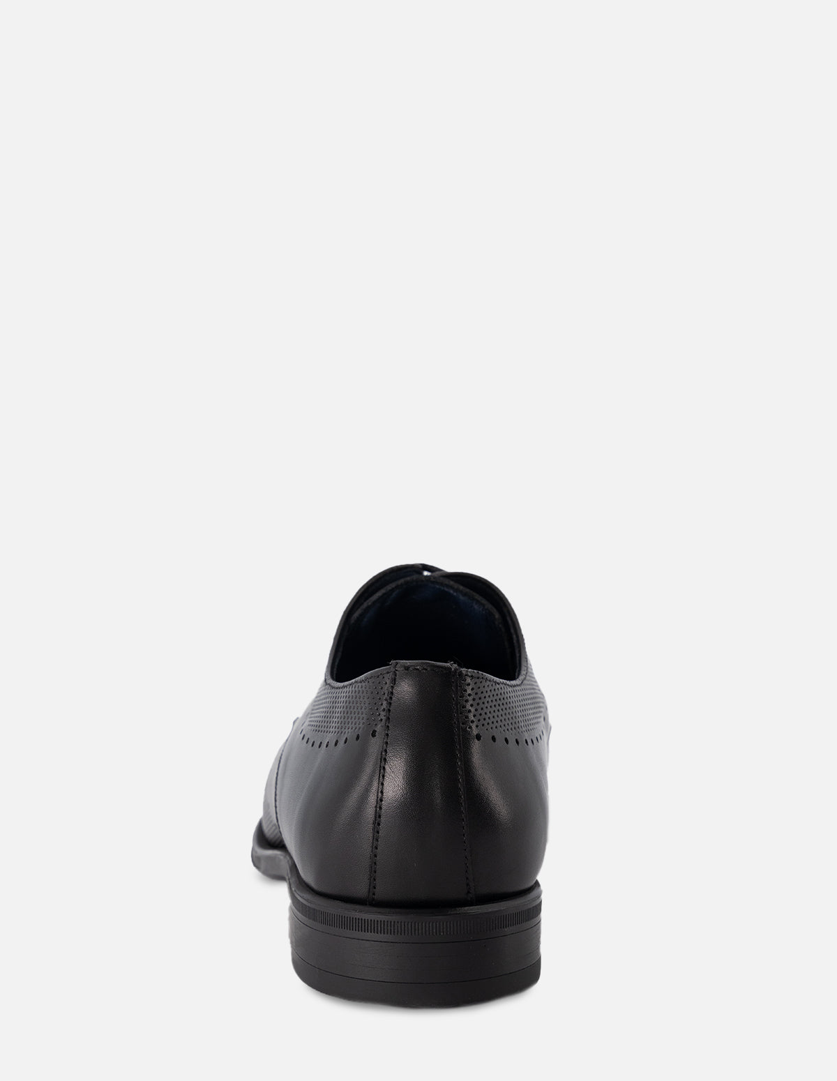 Zapato Bostoniano en piel color negro con picado para hombre