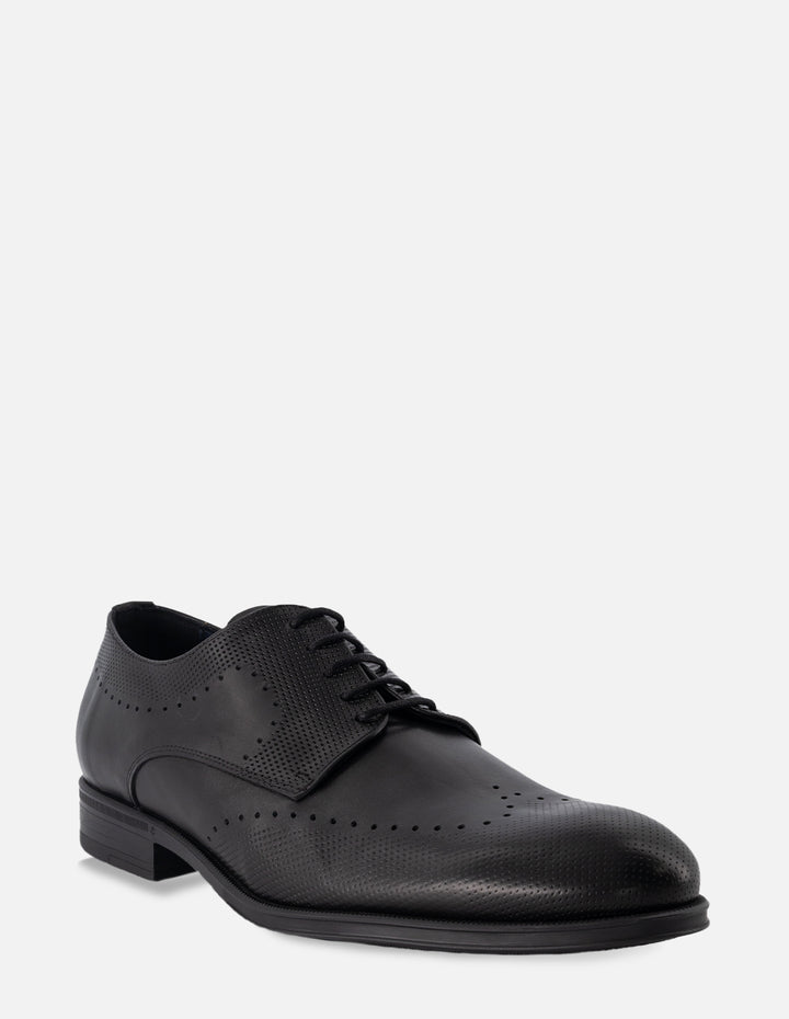 Zapato Blucher en piel color negro con picado para hombre