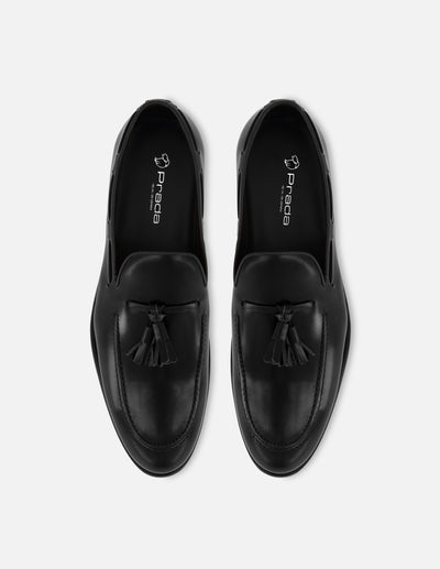 Mocasín en piel florantik color negro con borlas decorativas para hombre.