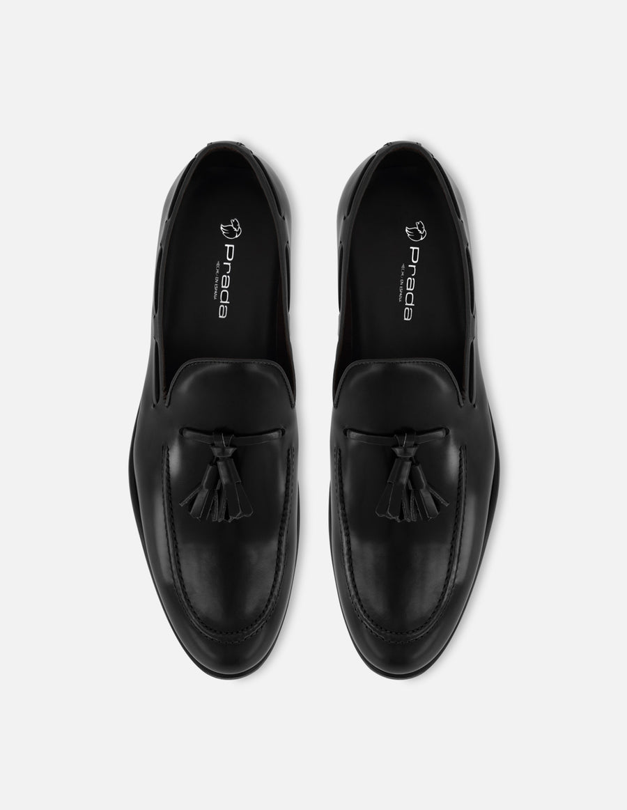 Mocasín en piel florantik color negro con borlas decorativas para hombre.
