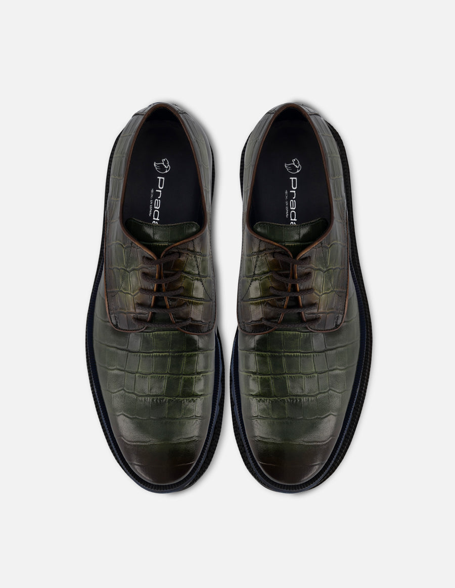 Blucher en piel napa color verde con grabado tipo coco y ensombrecido para hombre.
