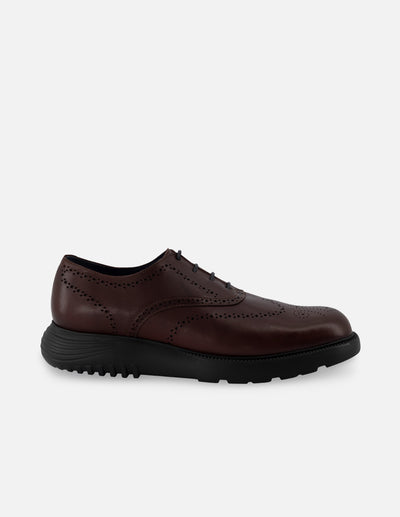 Oxford en piel napa color cuero con detalle en picado maría para hombre