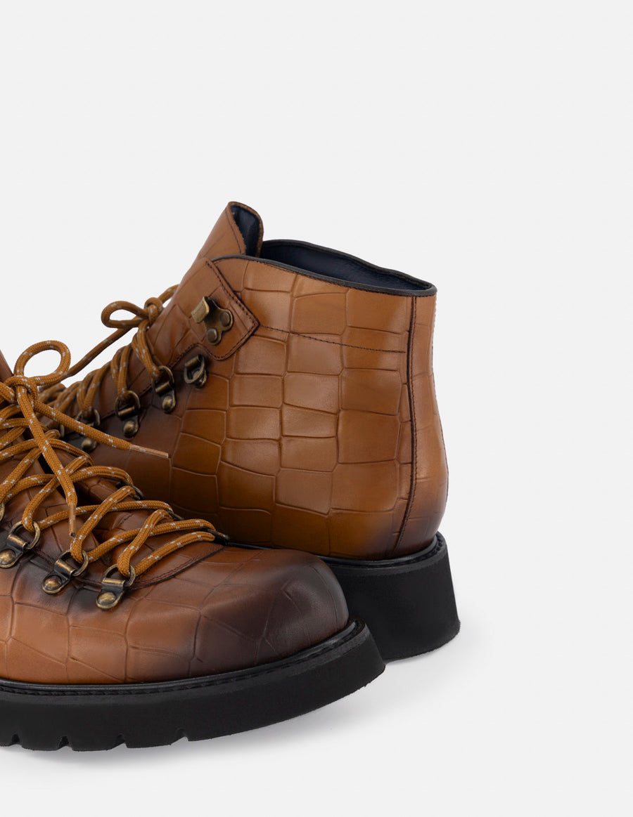 Botín de cordones en piel con grabado tipo coco color caoba para hombre