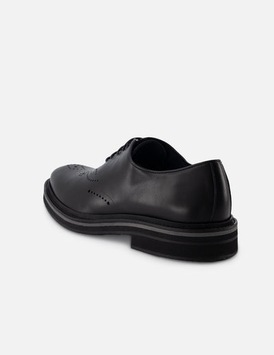 Oxford de piel con grabado tipo coco en color negro para hombre