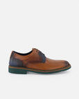 Blucher en piel napa color cuero con detalles verdes y sombreado a mano para hombre