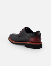 Blucher en piel napa color negro con detalles rojos y sombreado a mano para hombre