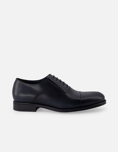 Zapato Oxford en piel napa color azul marino con puntera para hombre