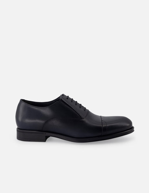 Zapato Oxford en piel napa color azul marino con puntera para hombre