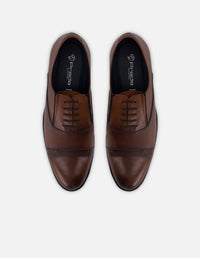 Zapato Oxford en piel napa color caoba con puntera para hombre