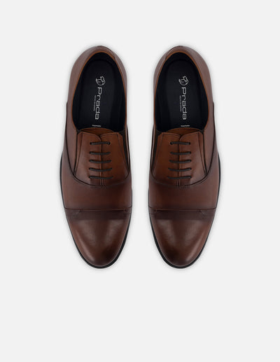 Zapato Oxford en piel napa color caoba con puntera para hombre