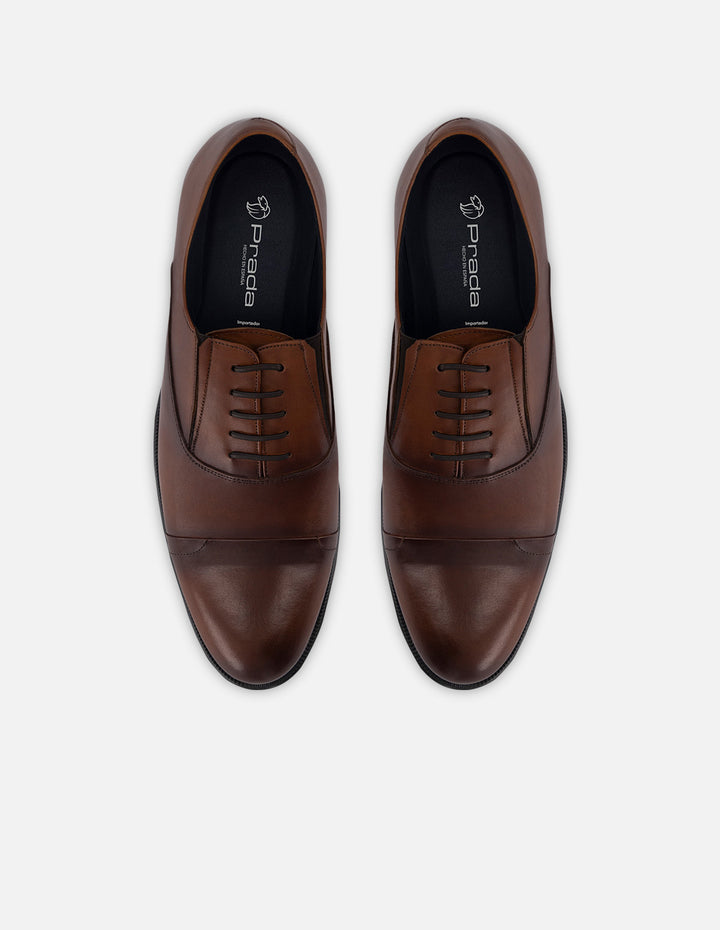 Zapato Oxford en piel napa color caoba con puntera para hombre