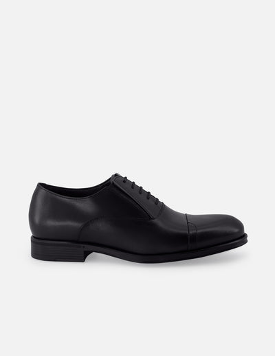 Zapato Oxford en piel napa color negro con puntera para hombre