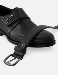 Monk de piel color negro con velcro para hombre