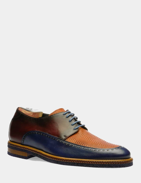 Blucher en piel con con grabado en contraste