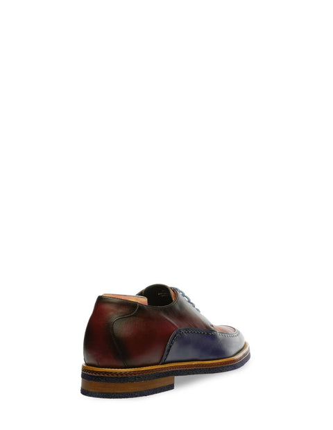 Blucher en piel con con grabado en contraste