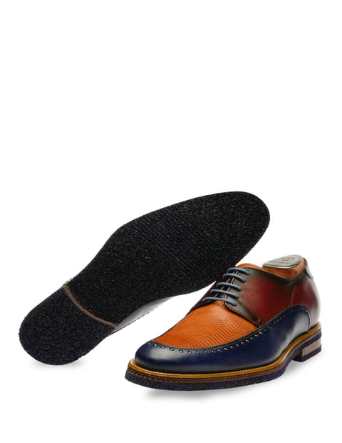 Blucher en piel con con grabado en contraste
