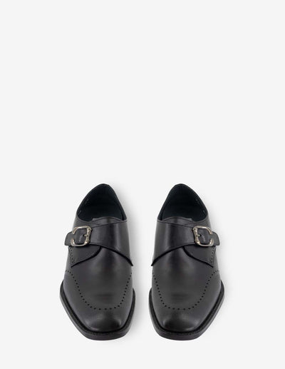 Monk color negro con hebilla en piel de ante